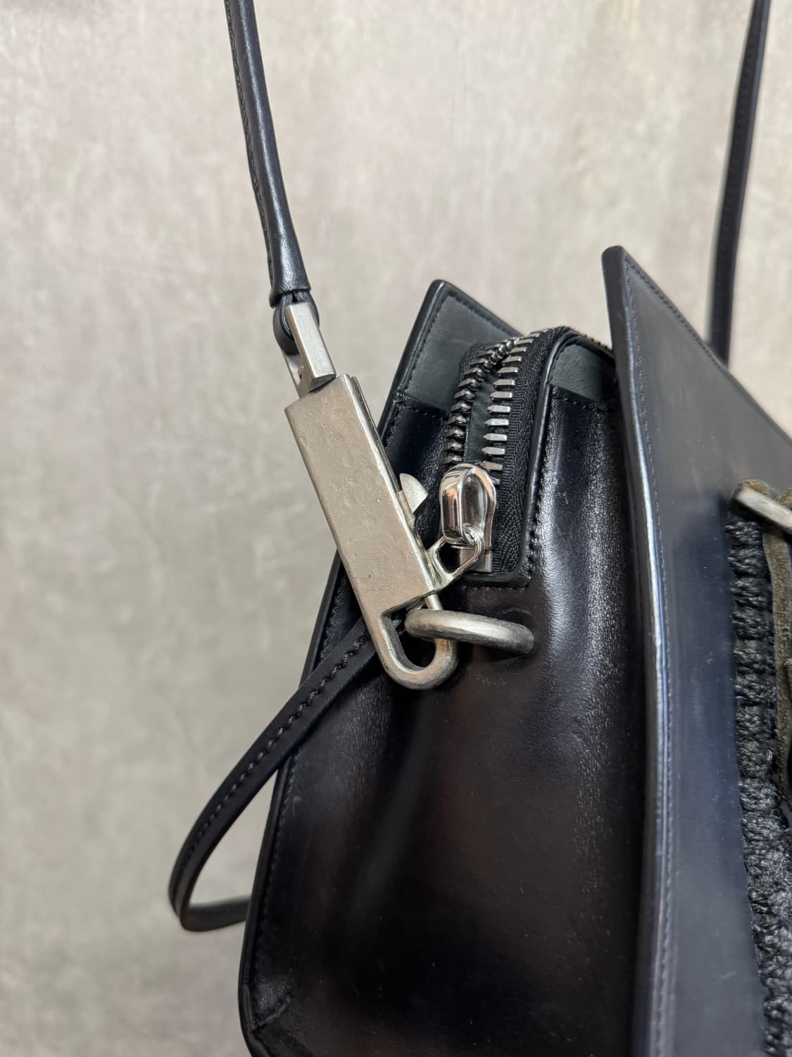 OS / Rick Owens 릭오웬스 블레이드 핸들 레더 백 상품이미지7