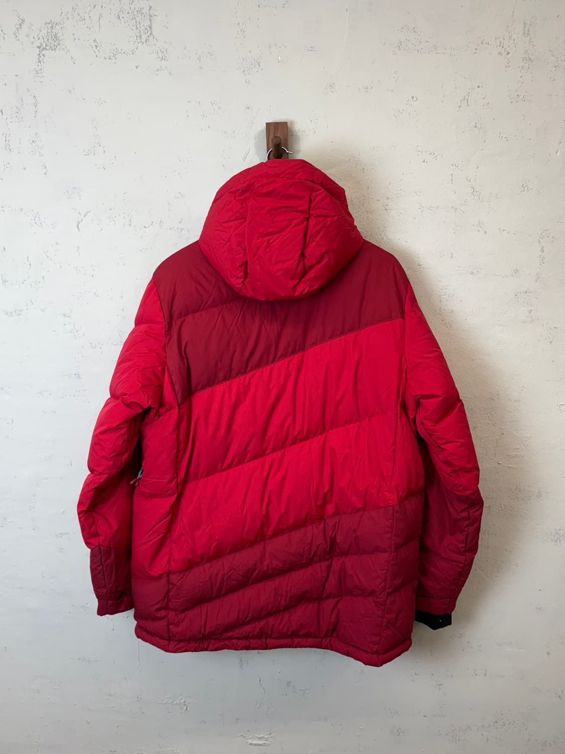 마운틴하드웨어 구스다운 패딩 레드 상품이미지2
