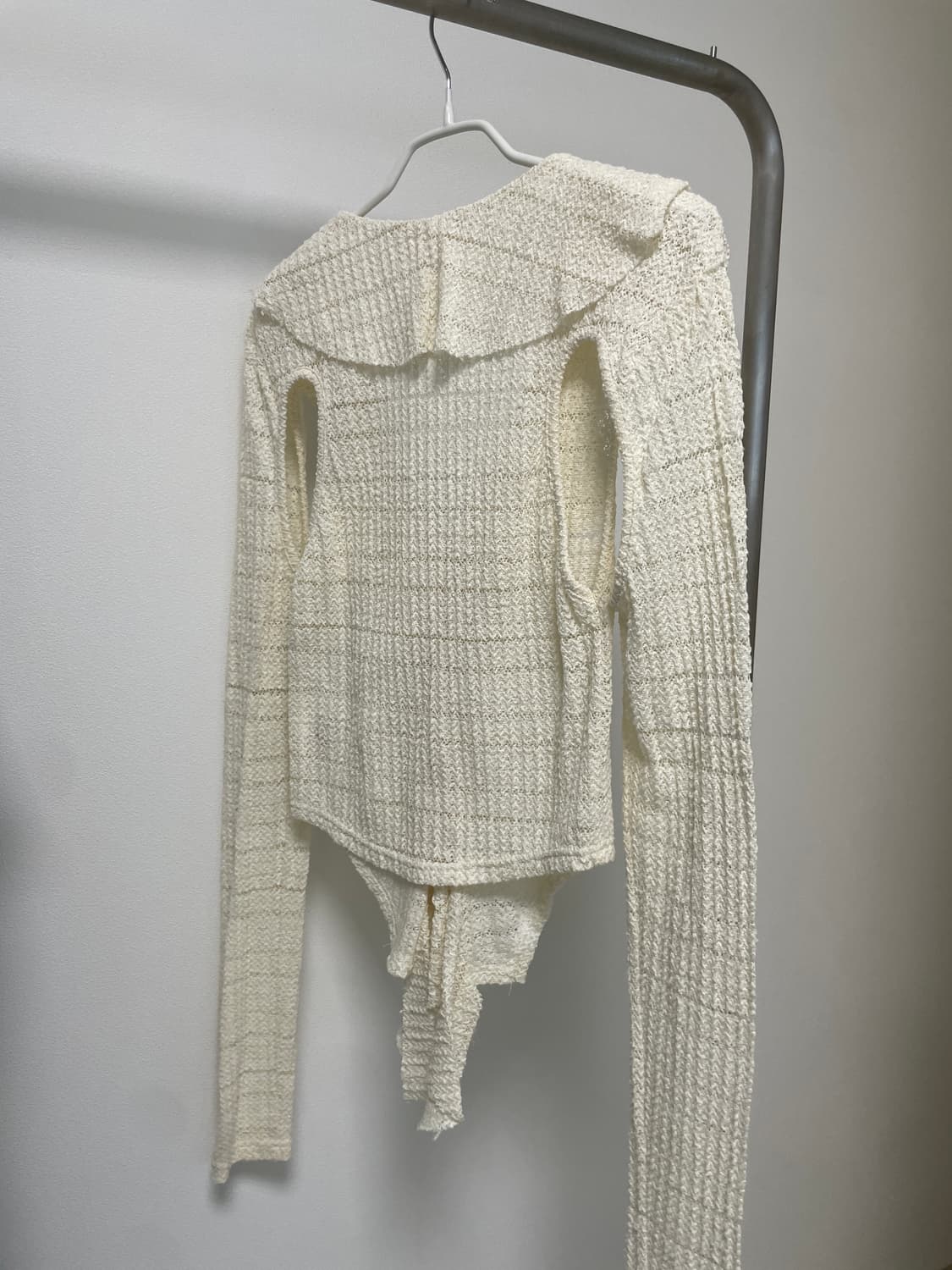kyo 쿄 컷아웃 프릴 저지 레이스탑 상품이미지2