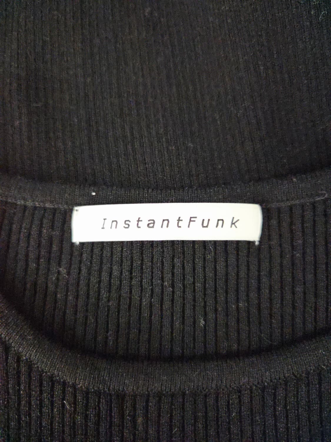 인스턴트펑크 숄더 컷아웃 골지 슬림 니트 상품이미지8