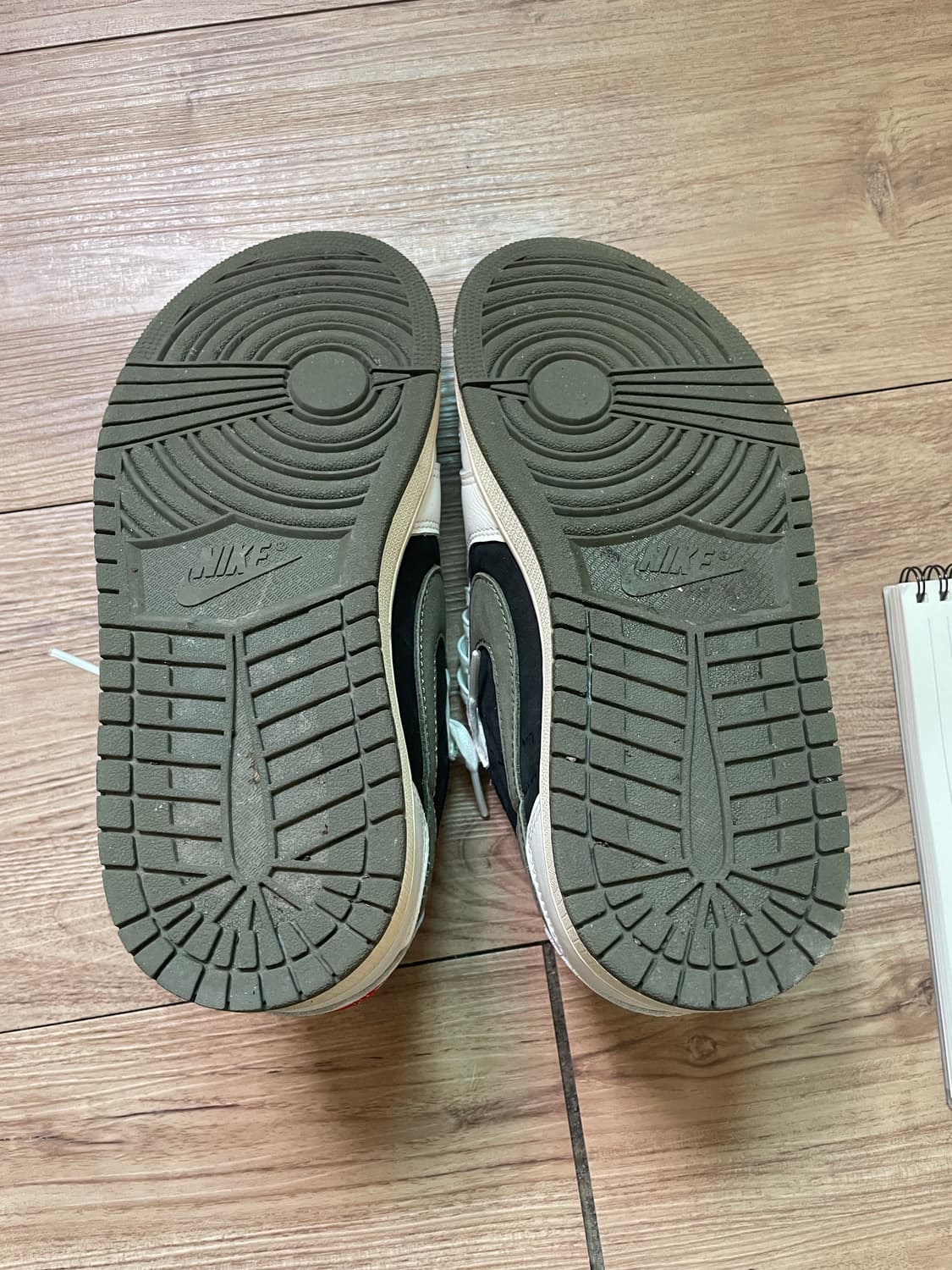 나이키 조던1 스캇 올리브 미디움 상품이미지8