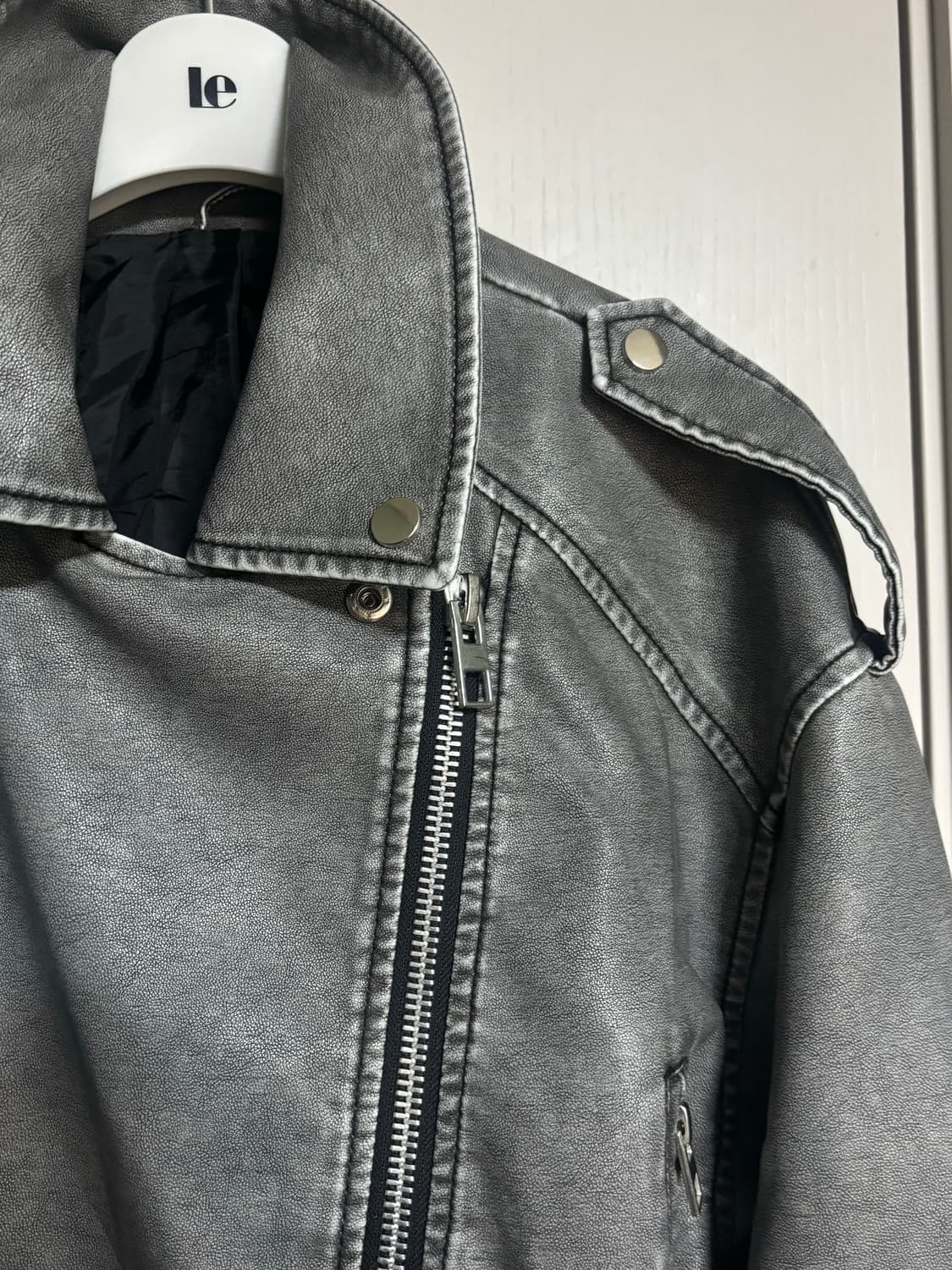 그레이 워싱 크롭 라이더 자켓 상품이미지5