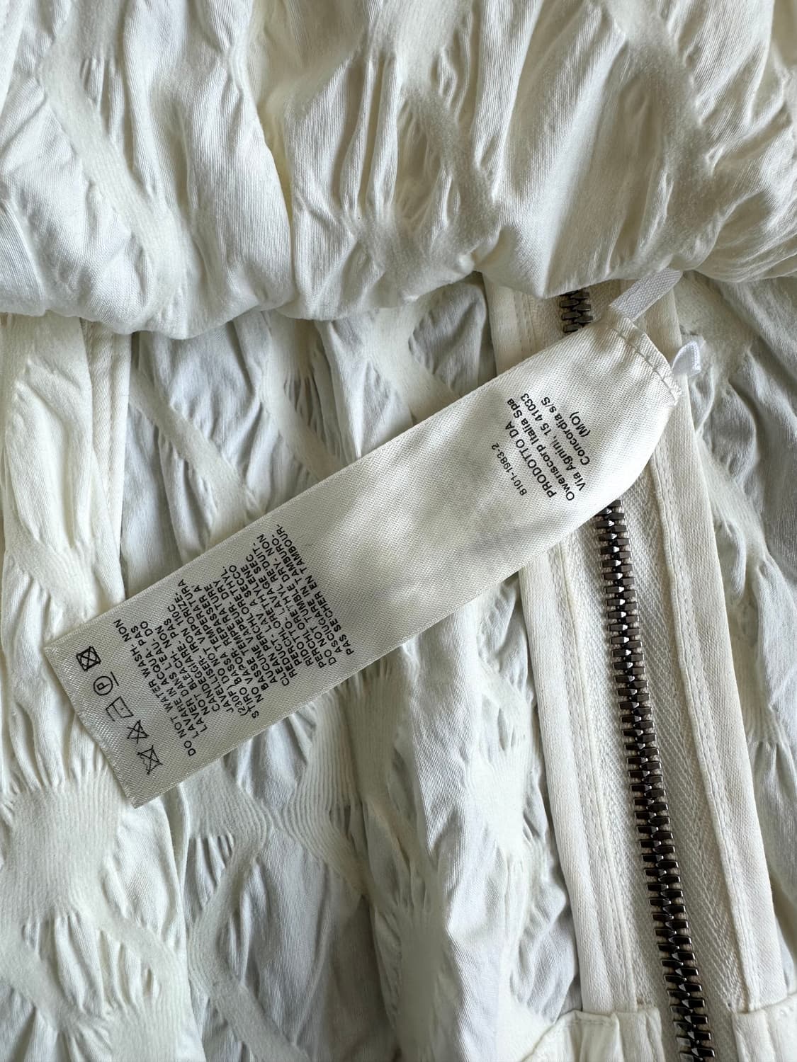 릭오웬스 밀크 크링클 백지퍼 슬리브리스 탑 상품이미지7