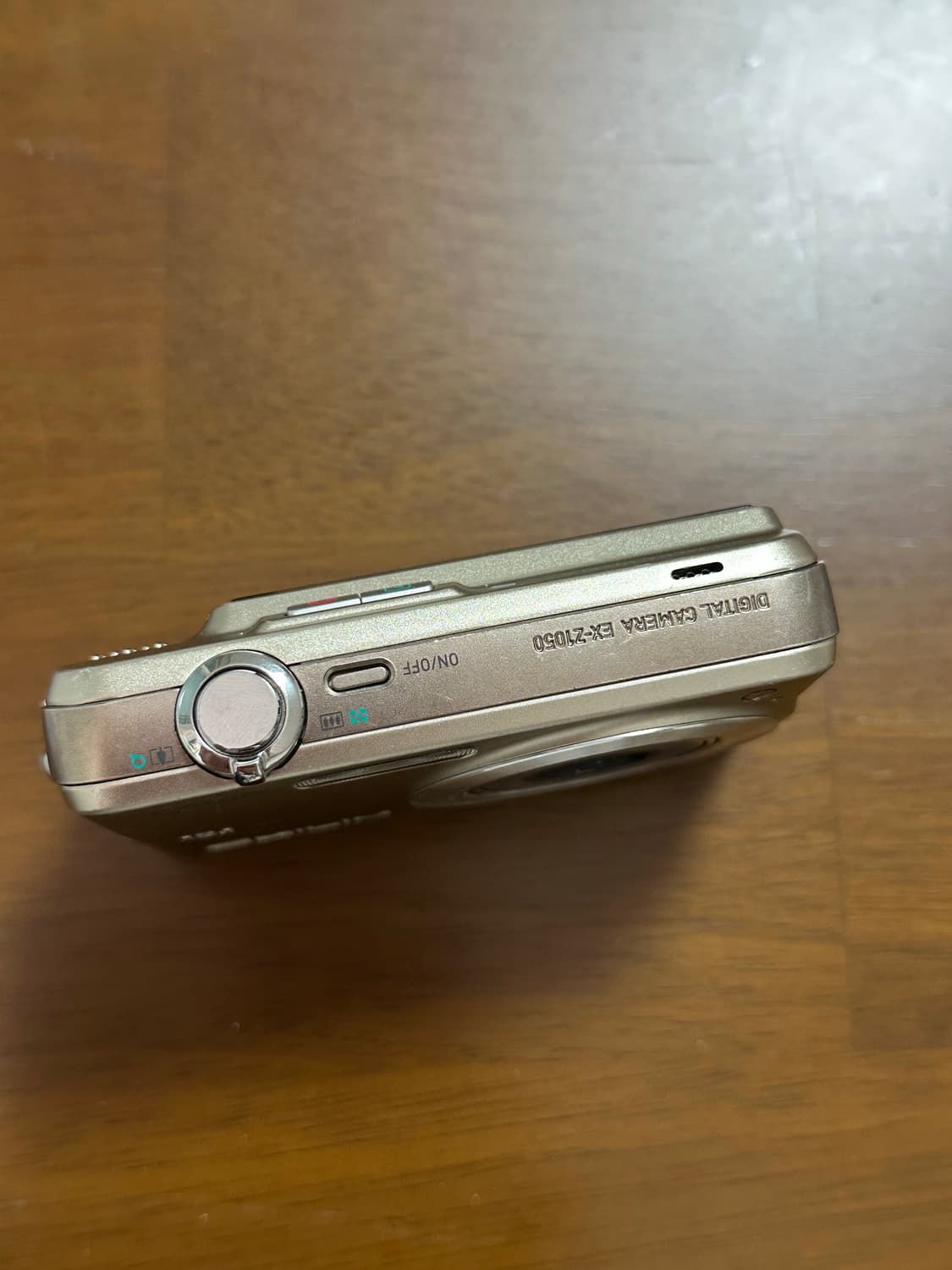 카시오 엑슬림 z1050 골드(르세라핌 은채 디카)작례포함 상품이미지4