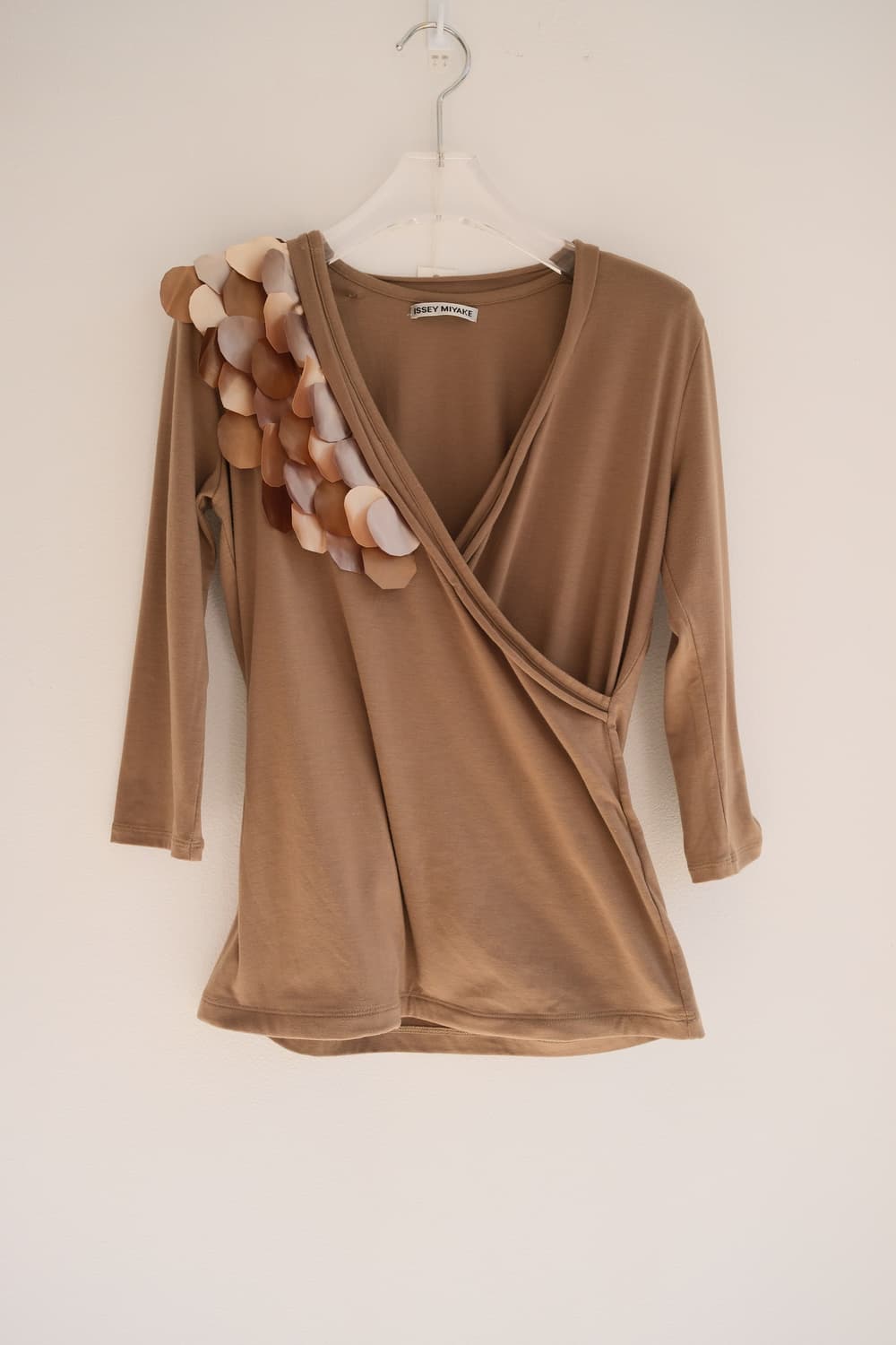 Corsage wrap top 상품이미지1