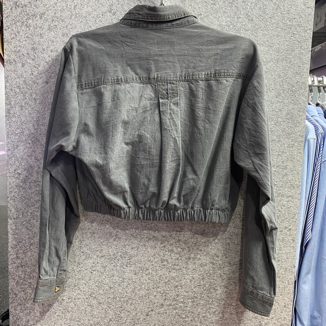 칼하트 로고 리메이크 크롭 셔츠 B3191 상품이미지5