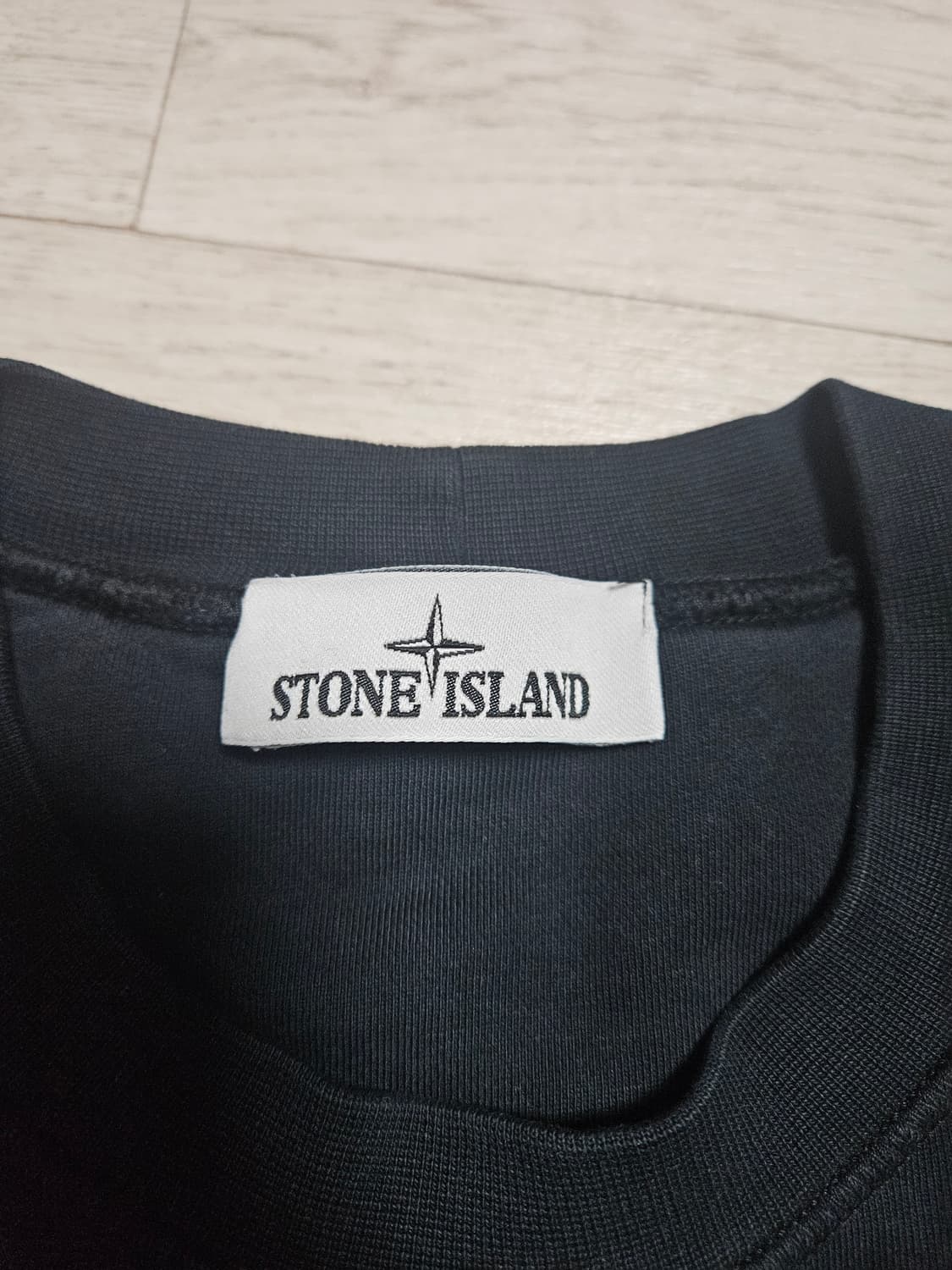 스톤아일랜드 63051 크루넥 스웨트셔츠 블랙 상품이미지4