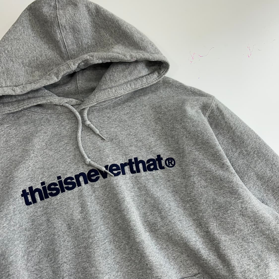 Thisisneverthat 디스이즈네버뎃 네이비 로고 그레이 후드티 상품이미지4
