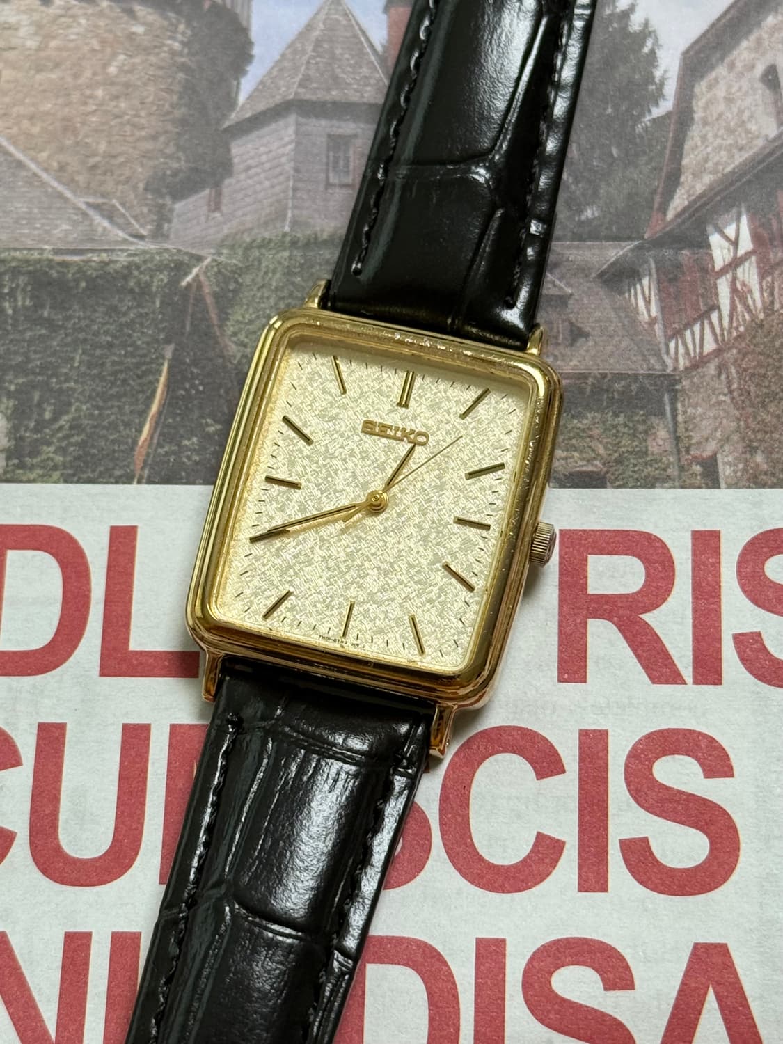 세이코 Seiko 샴페인 골드 다이얼 스퀘어 쿼츠 상품이미지1