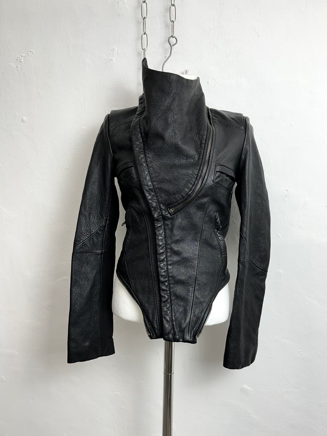 Asymmetric Lambskin High-Neck Multi-Zip  상품이미지3