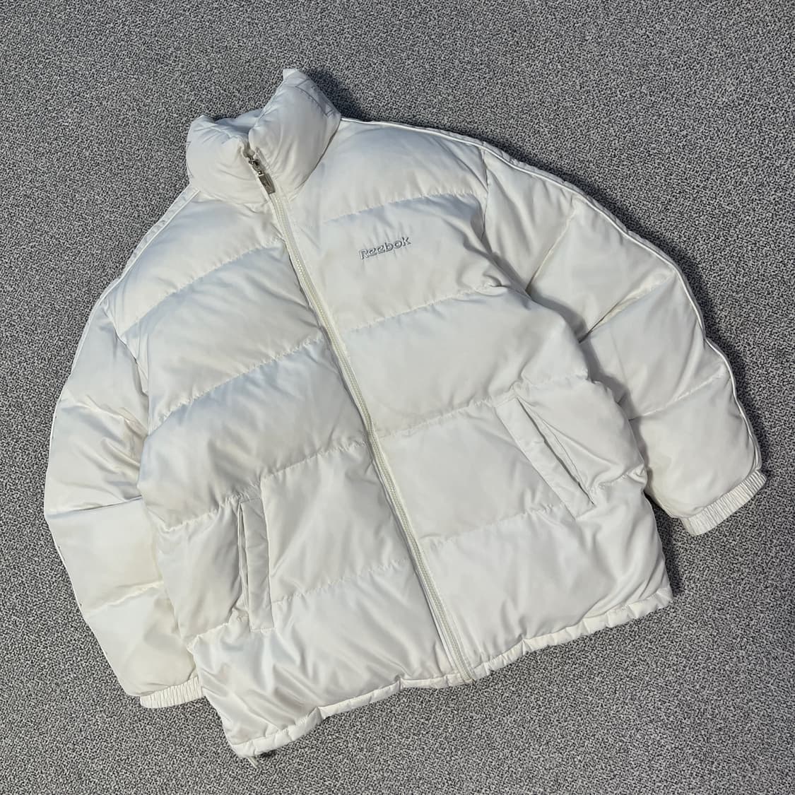 Reebok 패딩 자켓 상품이미지1