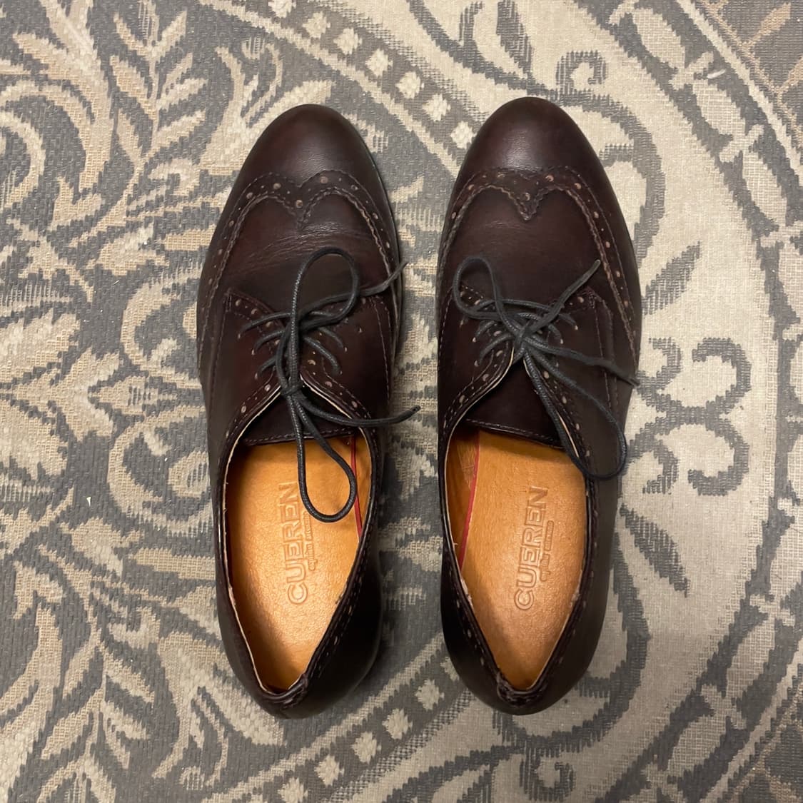 쿠에른 (우먼) 레이스 윙팁 구두   상품이미지4