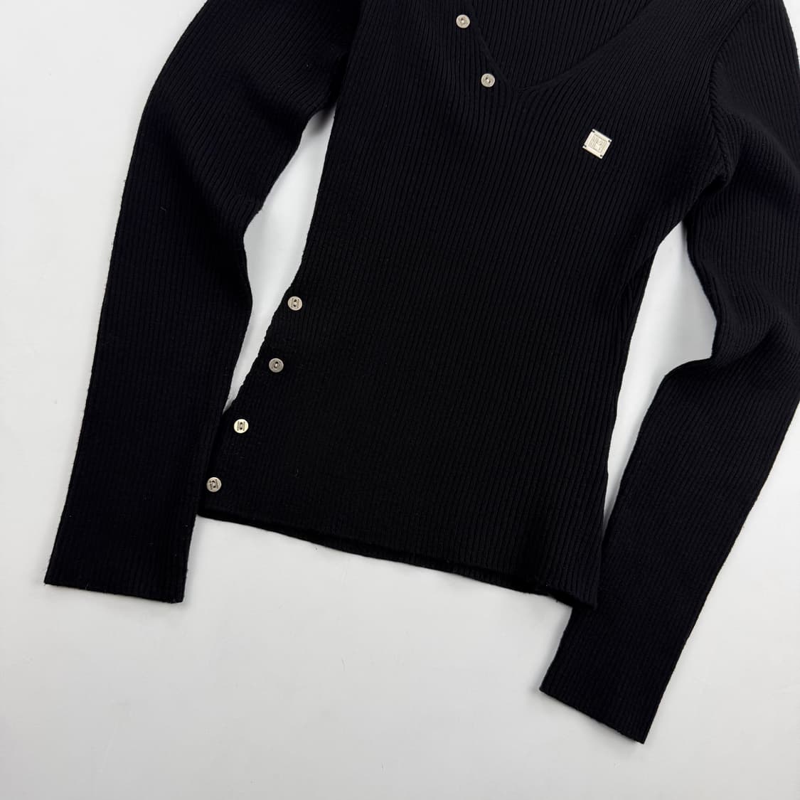 보헤미안 서울 버튼 브이넥 슬릿 니트 블랙 상품이미지3