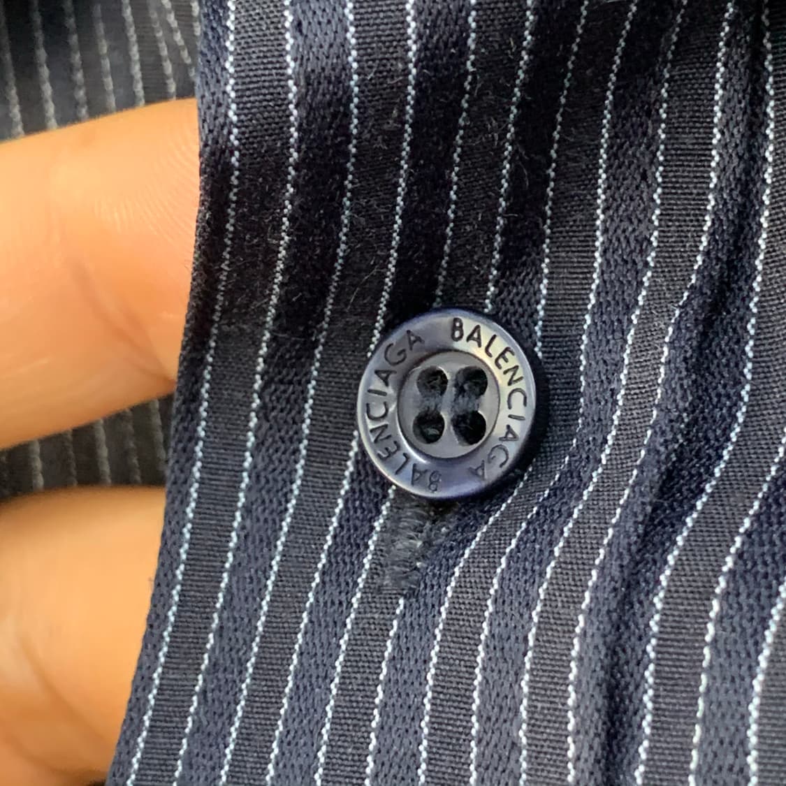 발렌시아가 BB로고 미니멀 핀 스트라이프 셔츠 상품이미지8