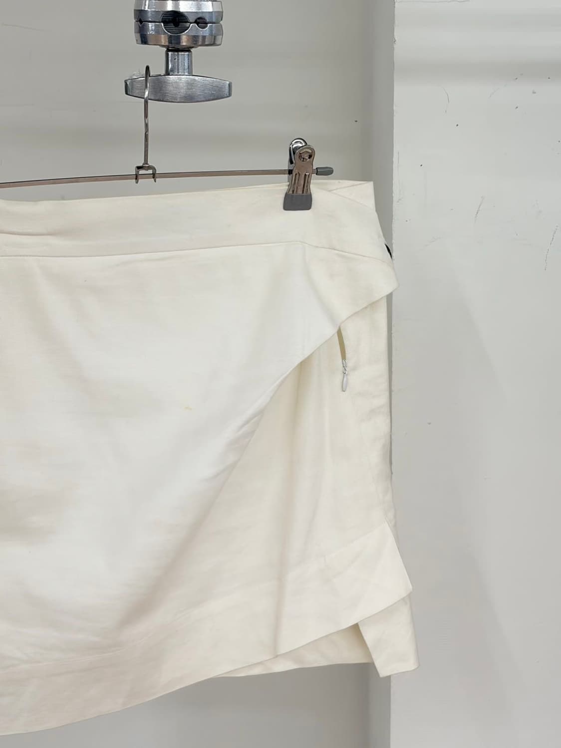 비비안 웨스트우드 앵글로매니아 화이트 미니 랩 스커트  상품이미지3