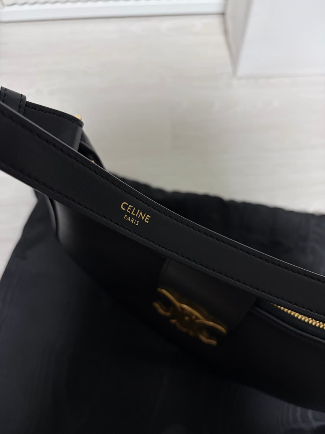 (정품) 셀린느 트리옹프 백 미디엄 블랙 가방 상품이미지4