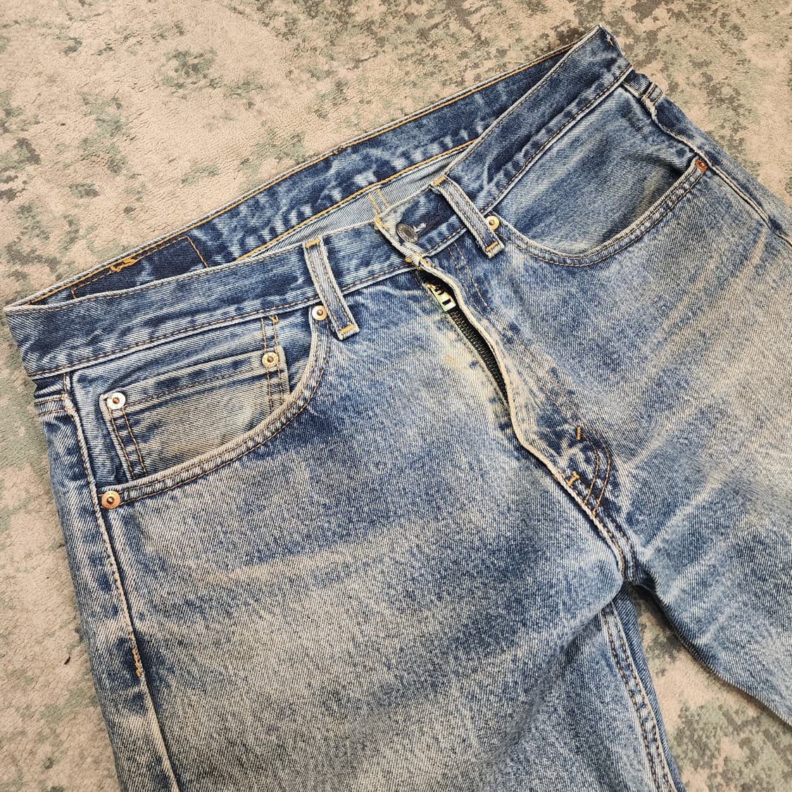 워싱이 매력지인 리바이스 505데님팬츠 상품이미지3