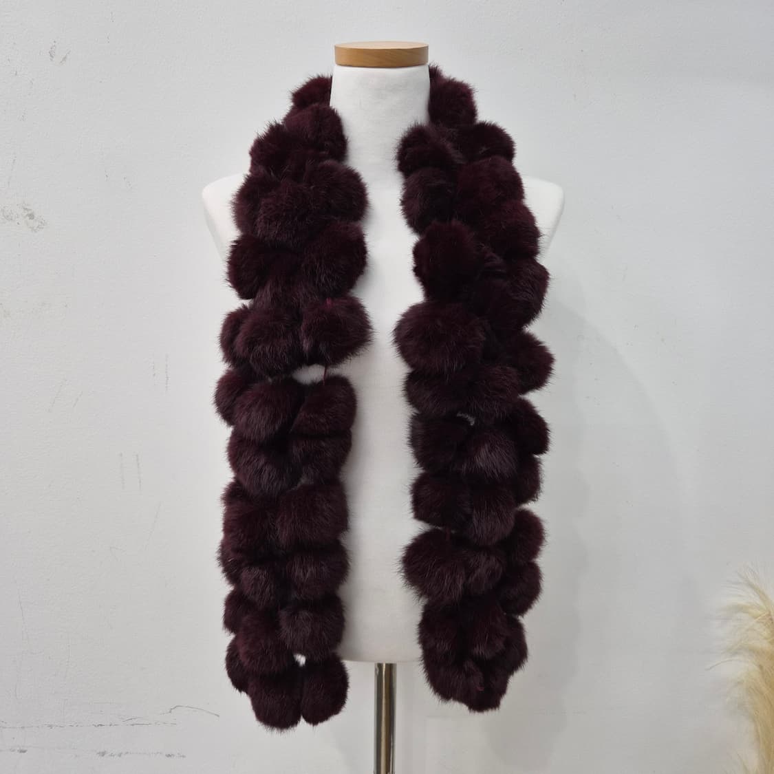 와인브라운 토끼털 래빗퍼  폼폼 롱 머플러 상품이미지4