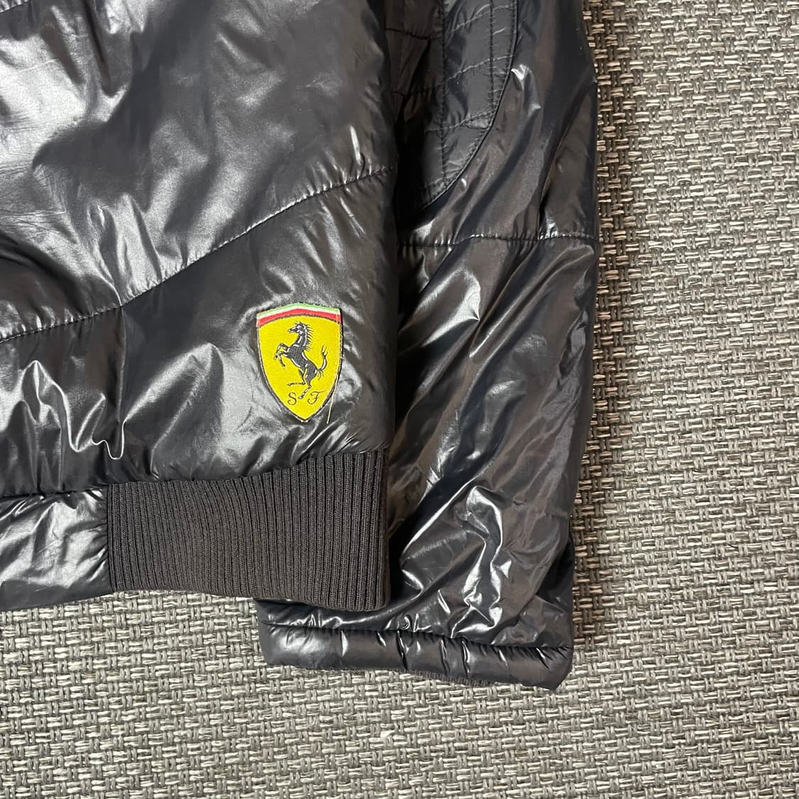 푸마X페라리 글로시 유광 패딩 자켓 M 상품이미지4