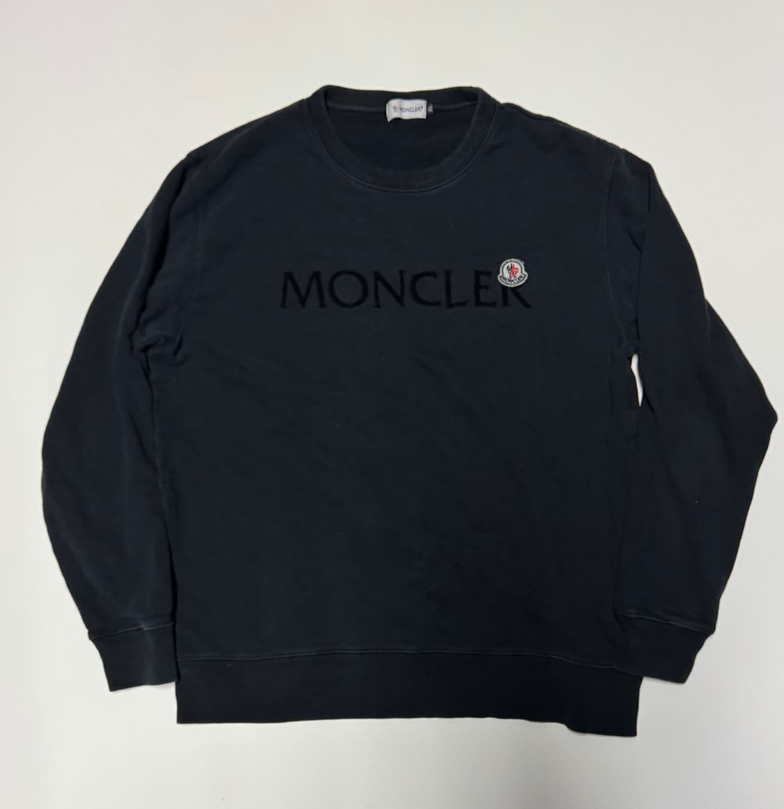 몽클레어 커스텀 리메이크 로고 맨투맨 L 블랙 상품이미지1