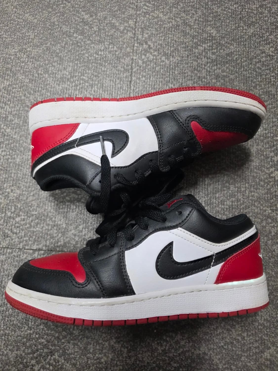 (GS) 나이키 에어 조던1 로우 화이트 바시티 레드 230 상품이미지6