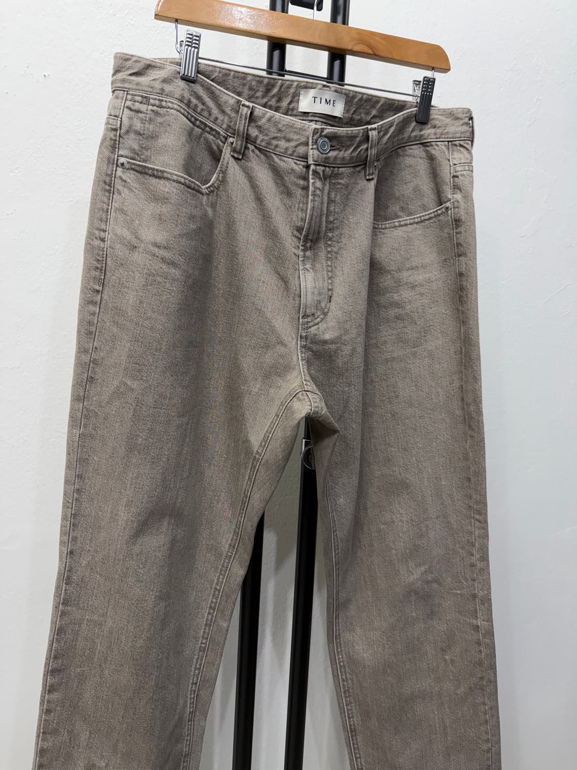 정품) 타임옴므 한섬 23ss 테이퍼드핏 데님 팬츠 88(36) 상품이미지2