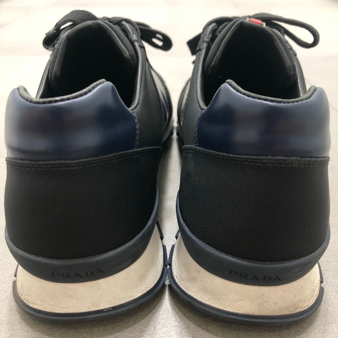 프라다 블랙 스니커즈 10 상품이미지4