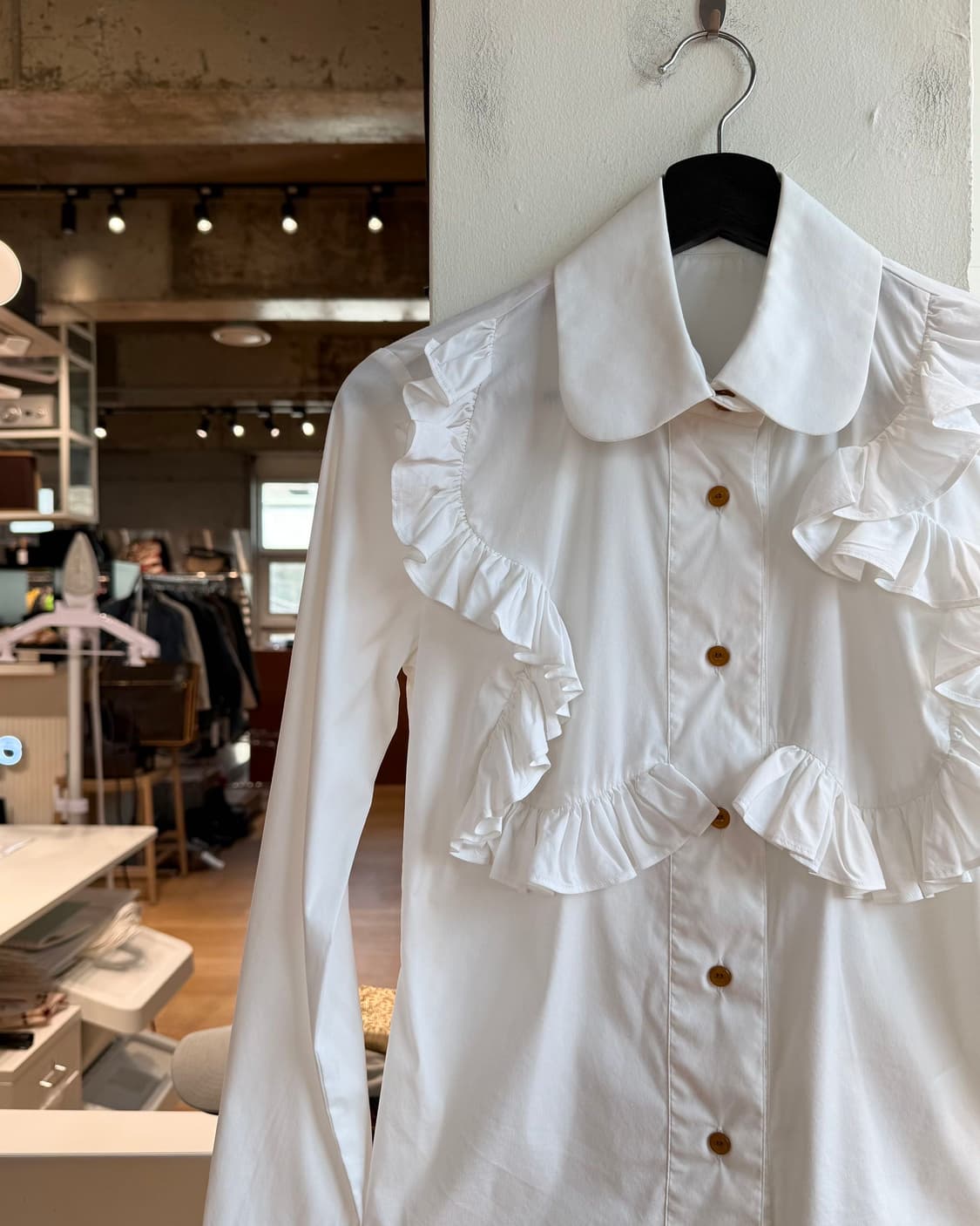 비비안 웨스트우드 레드라벨 화이트 프릴 셔츠  상품이미지4