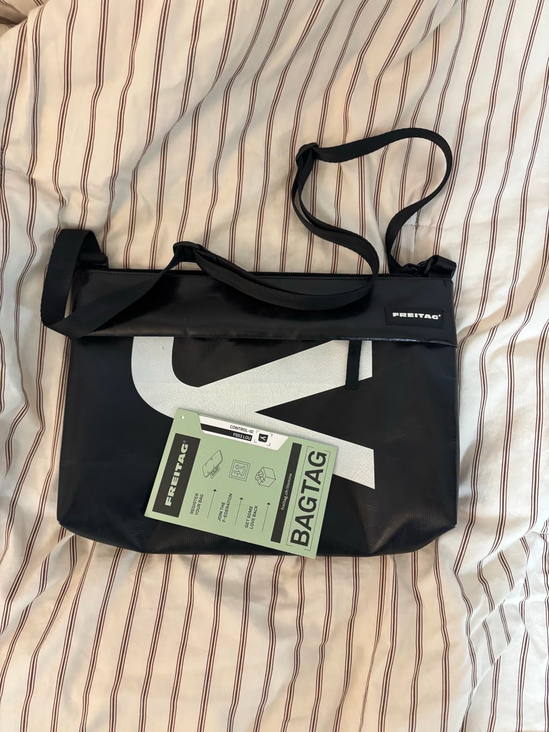 프라이탁 루 LOU 블랙 앤 화이트 상품이미지1