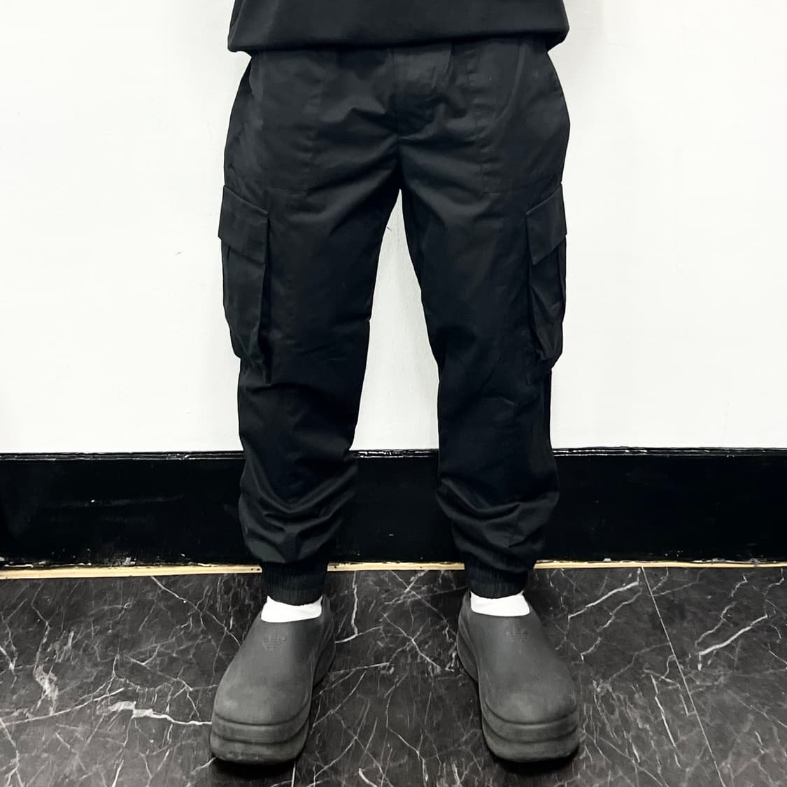 Juun.J 준지 블랙 카고 조거 팬츠 상품이미지2