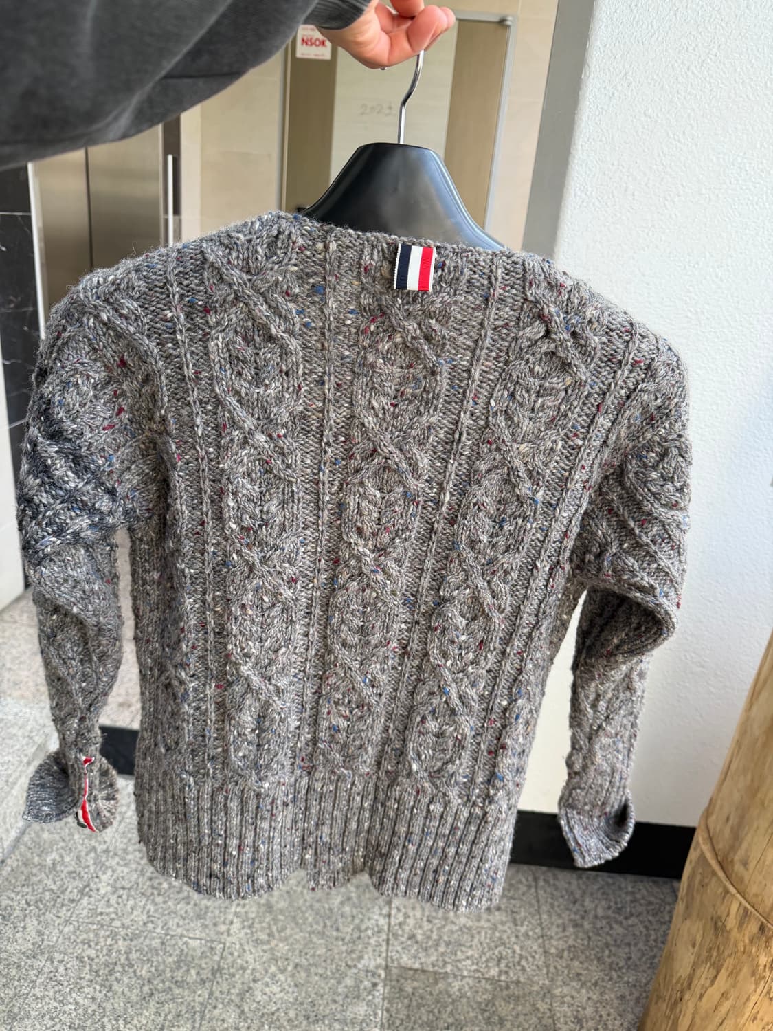 톰브라운 케이블 니트 가디건 회색 2 상품이미지2