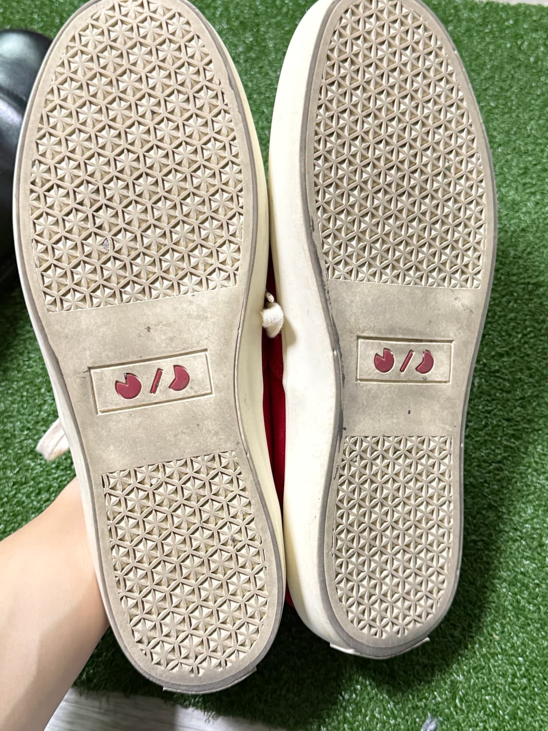 그라퍼리즈 아케이드 레드 260 상품이미지3