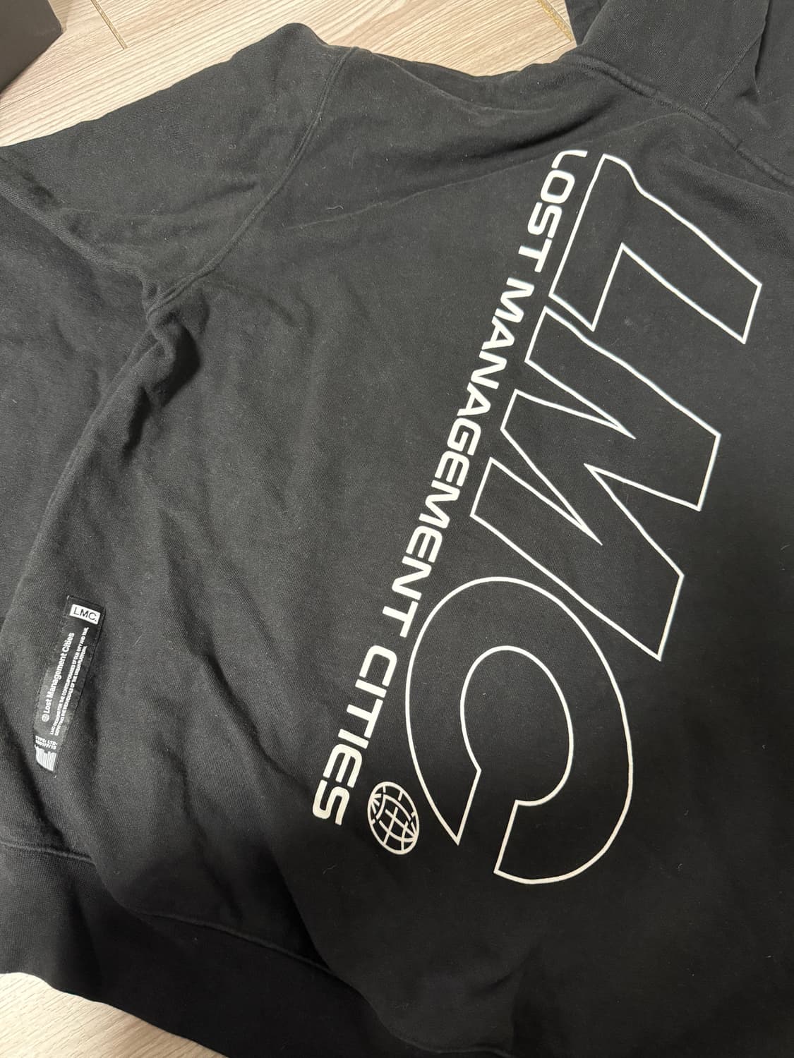 엘엠씨 버티컬 이탤릭 로고 후디 블랙 상품이미지10