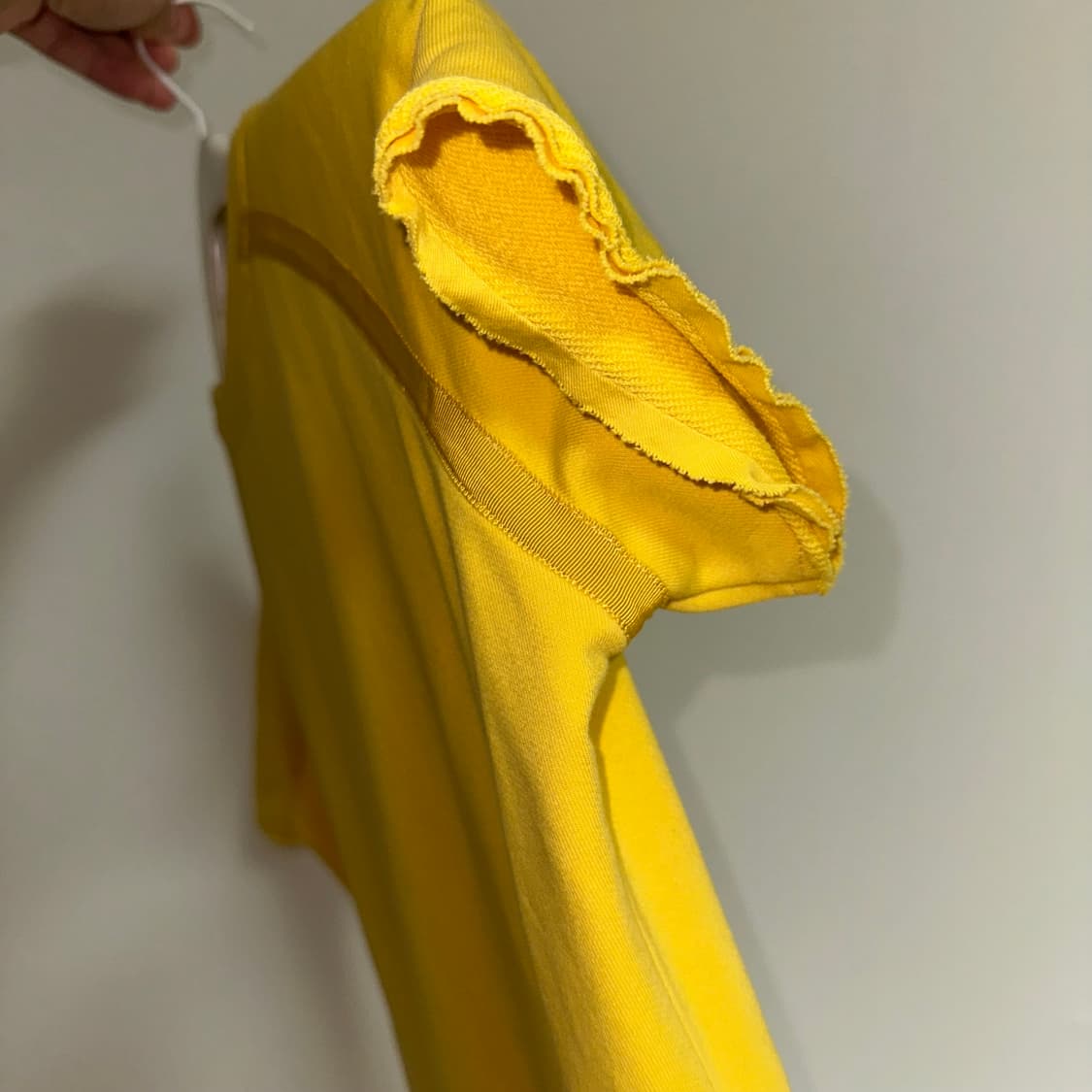 moncler women’s yellow raglan short slee 상품이미지2