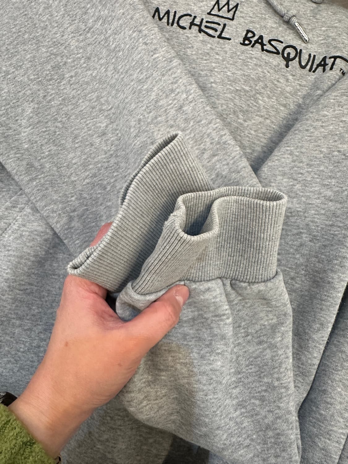 105)장미쉘바스키아 그레이 기모 후드티 뒷면 프린팅 상품이미지5