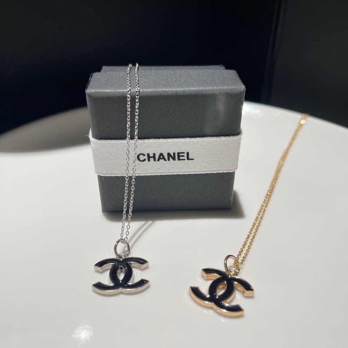 샤넬 빅 로고 에폭시 목걸이 상품이미지3