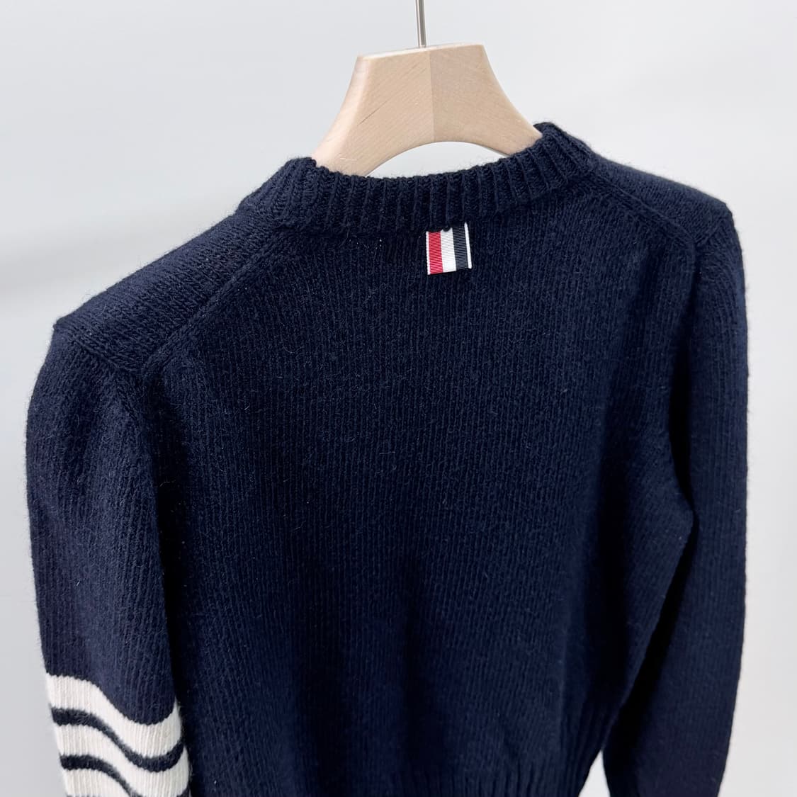 [미사용/1] 톰브라운 사선완장 셰틀랜드 울 니트 네이비 상품이미지6