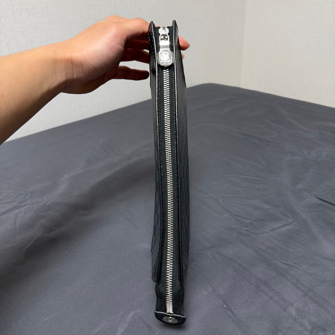 [새상품급.정품]루이비통 포쉐트 보야주 MM 다미에 그래파이트 클러치 상품이미지4