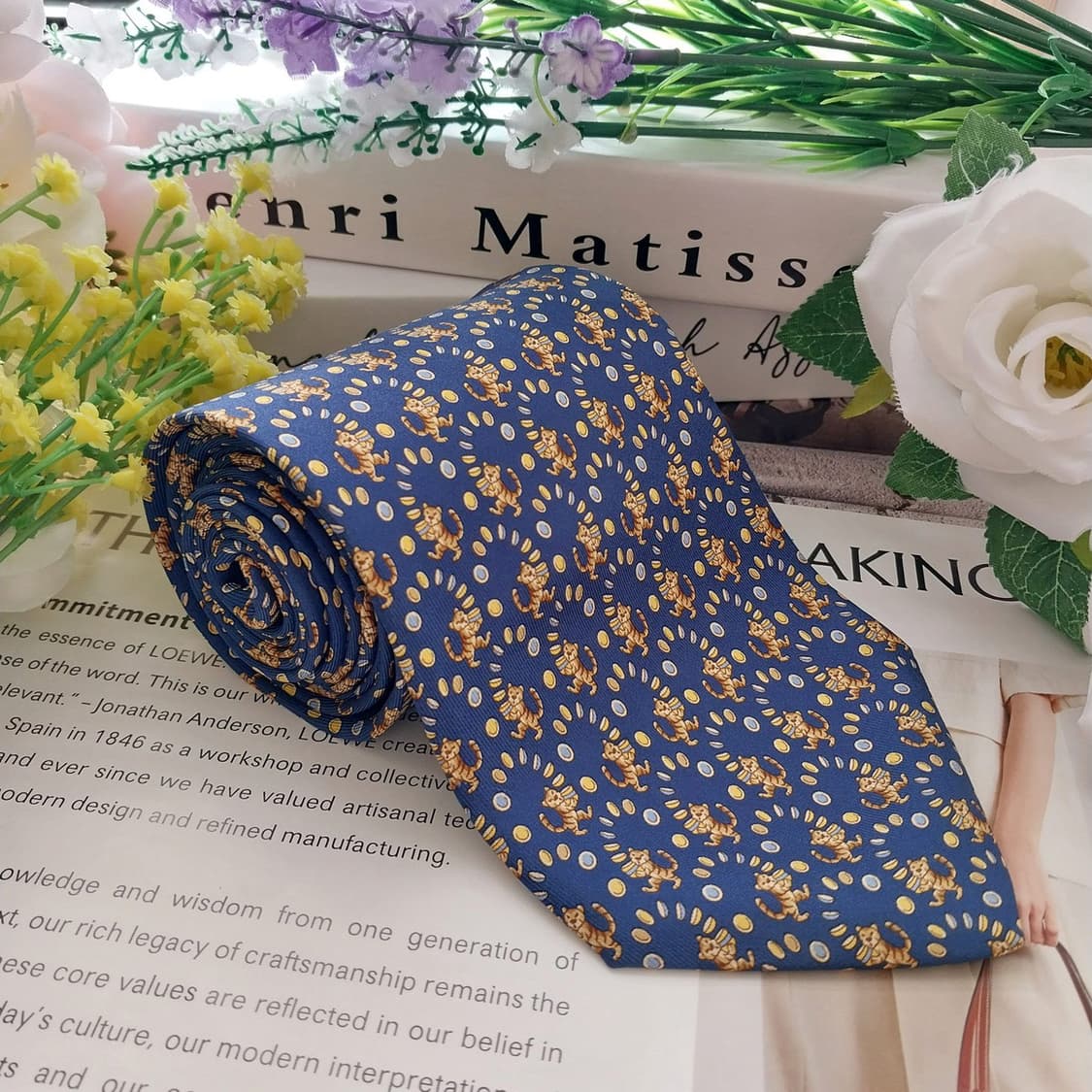 페라가모 실크 블루 호랑이 넥타이 9.5cm A+등급 K1348 
  상품이미지2