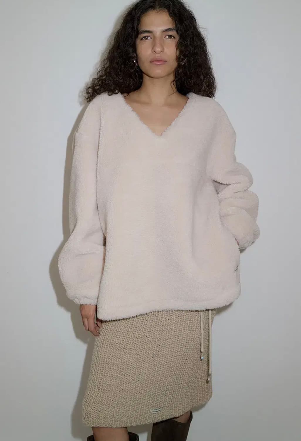 오버듀플레어 플리스 v넥 맨투맨 상품이미지1