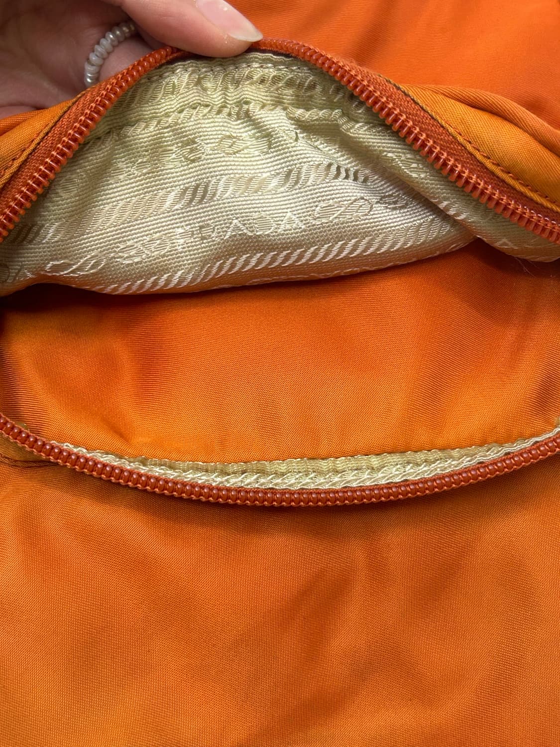 Prada 프라다 나일론 스몰링 크로스백 상품이미지5