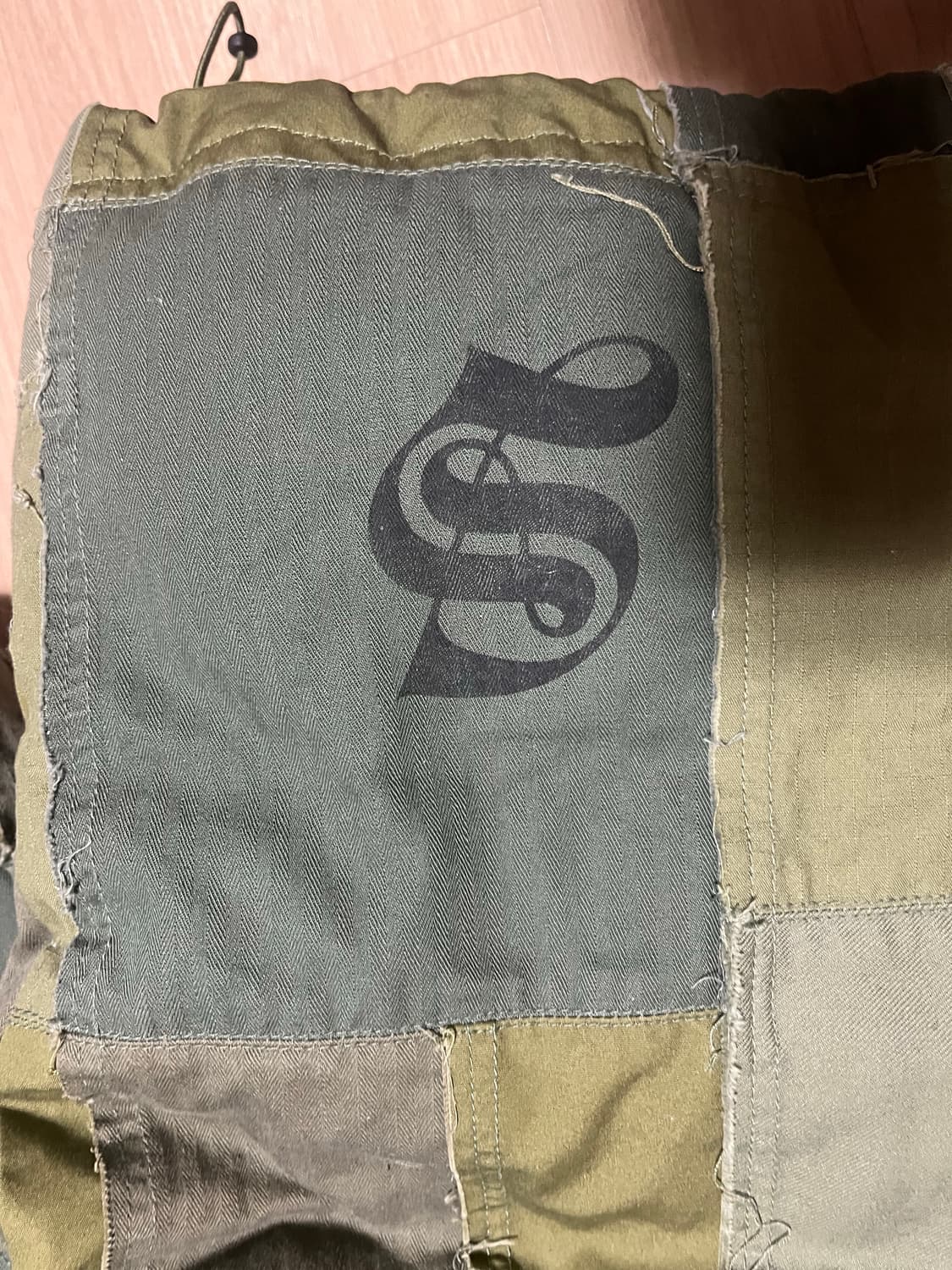 슈프림x꼼데 준야 패치워크 푸퍼자켓 올리브 L 상품이미지4