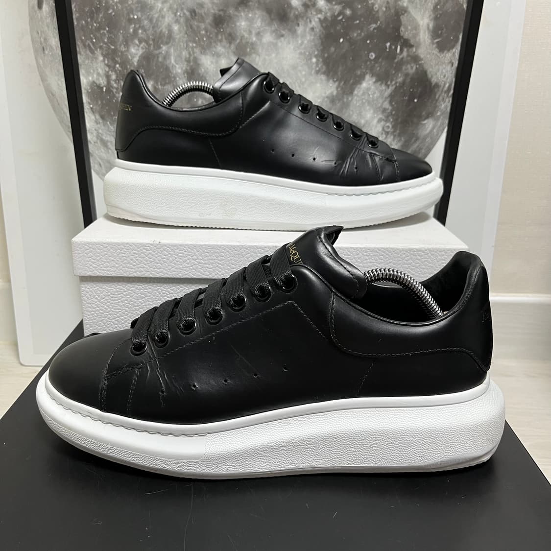 정품 44) 알렉산더 맥퀸 블랙 오버솔 스니커즈 280~285 상품이미지1