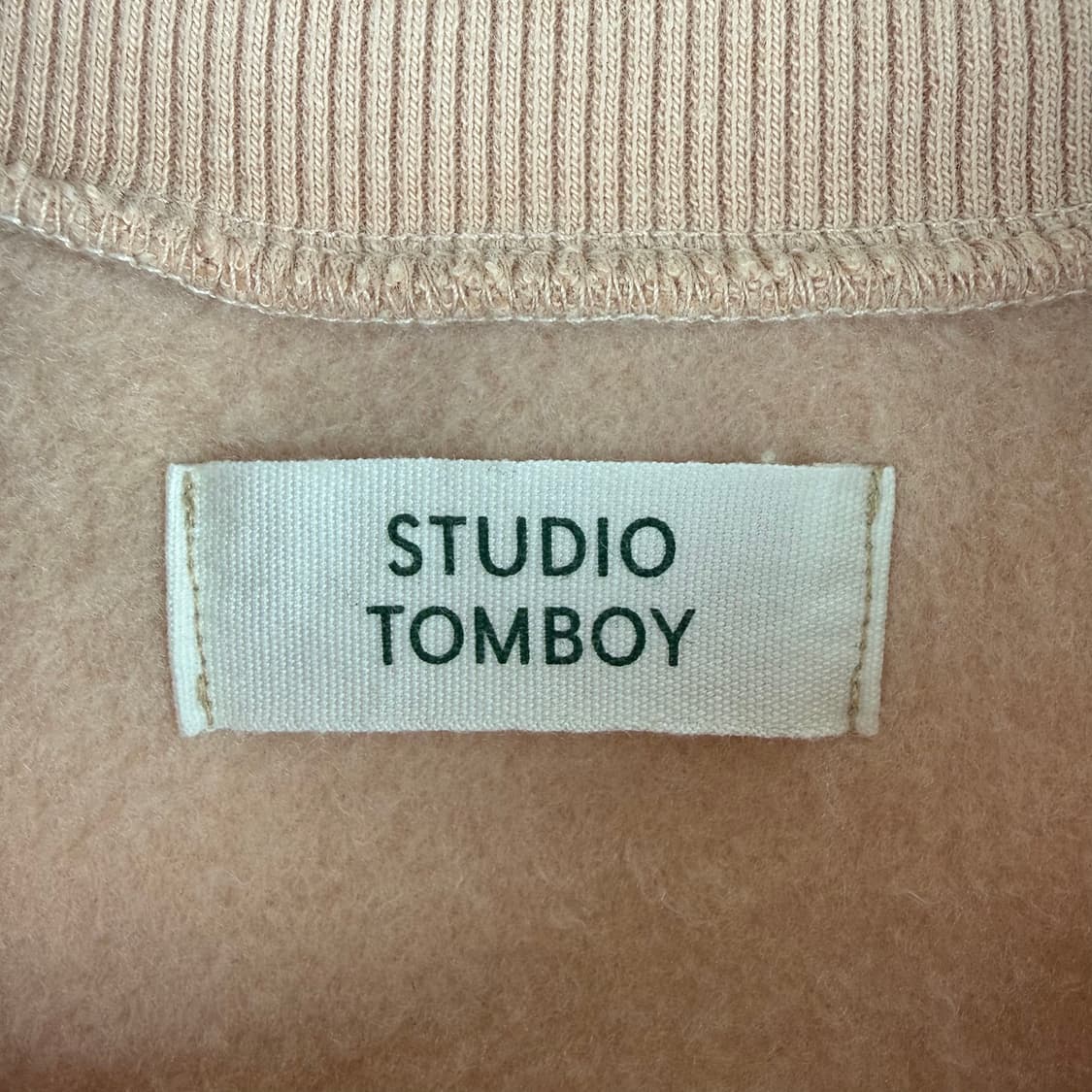 F) 스튜디오톰보이 우먼스 로고 기모 맨투맨  상품이미지3