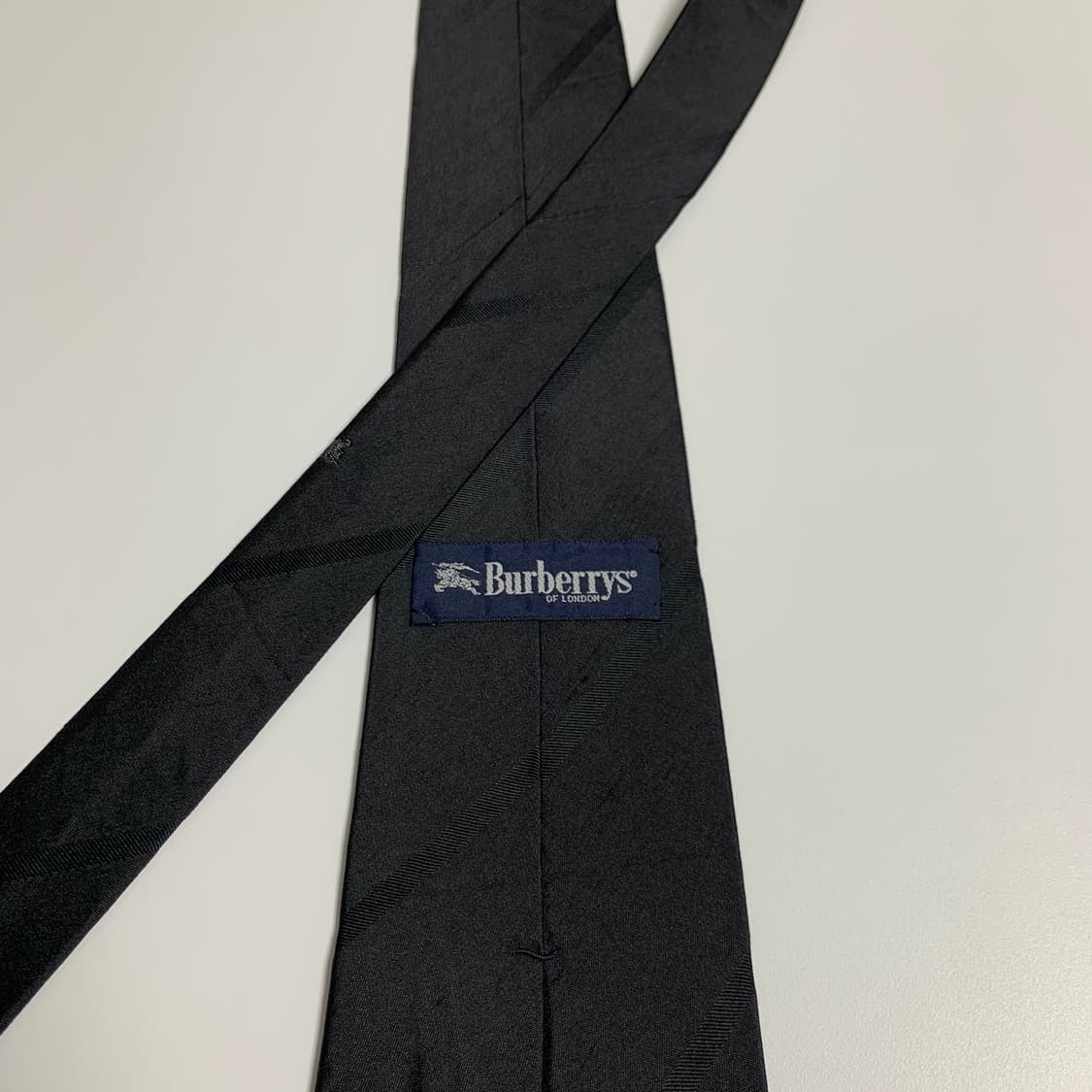 버버리(BURBERRY) 블랙컬러 스트라이프 명품넥타이 심플로고 A+ 상품이미지5