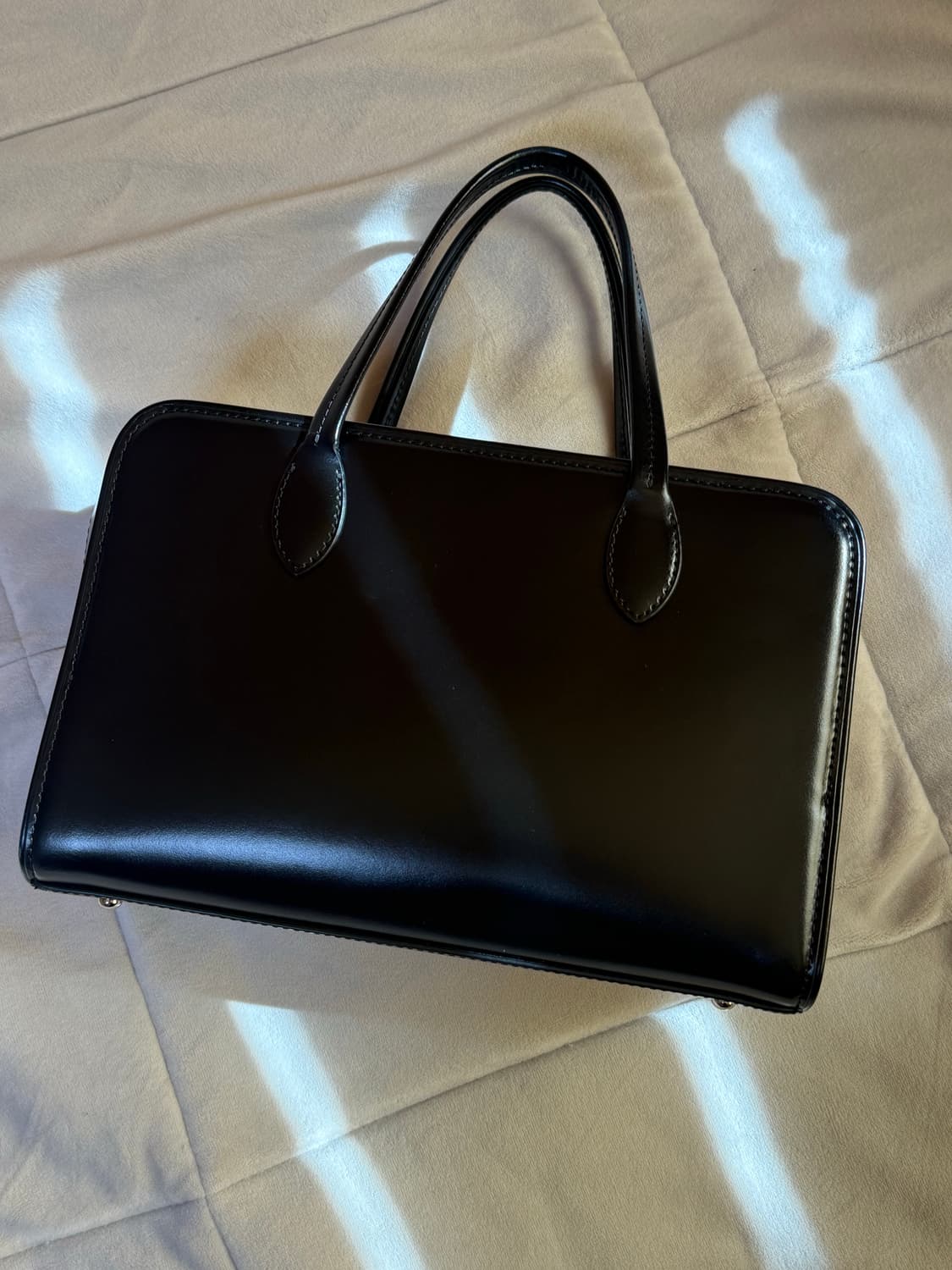 투티에 로케백 스몰 블랙 토트백 상품이미지5