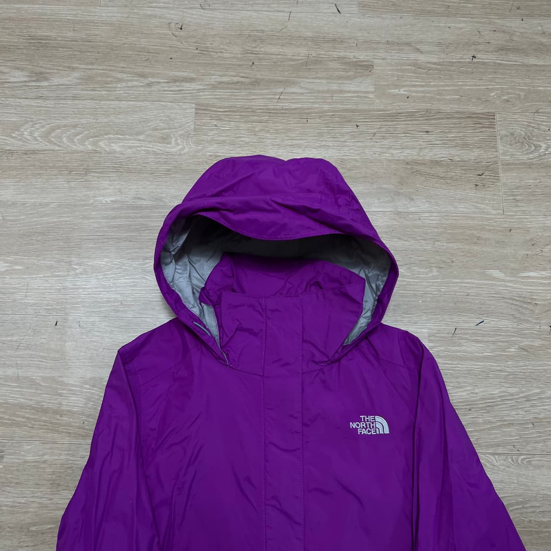 노스페이스 여성 하프돔 로고 바람막이 후드자켓 [퍼플] S/80 상품이미지2