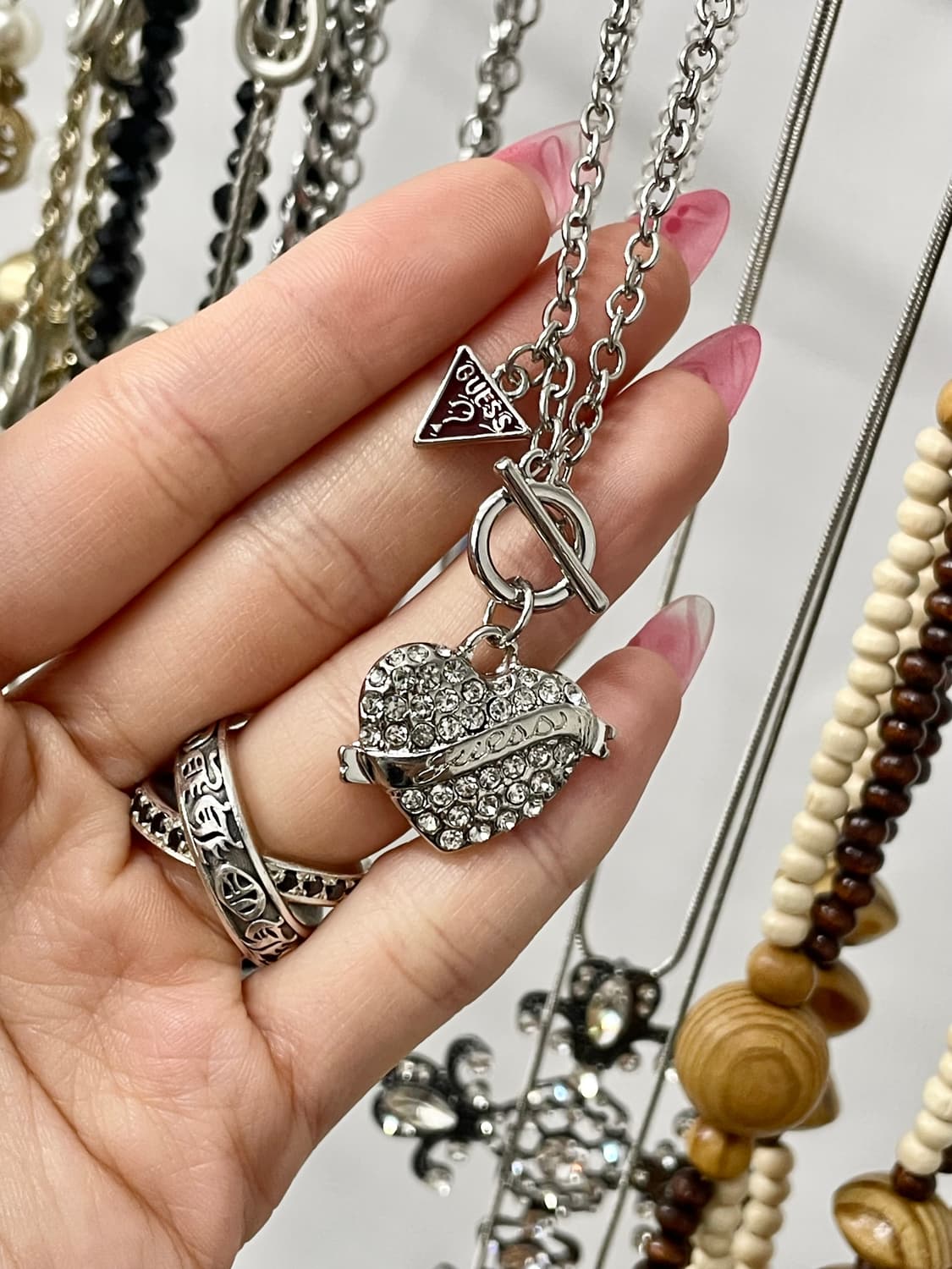 게스 하트 큐빅 토글 네크리스 상품이미지1