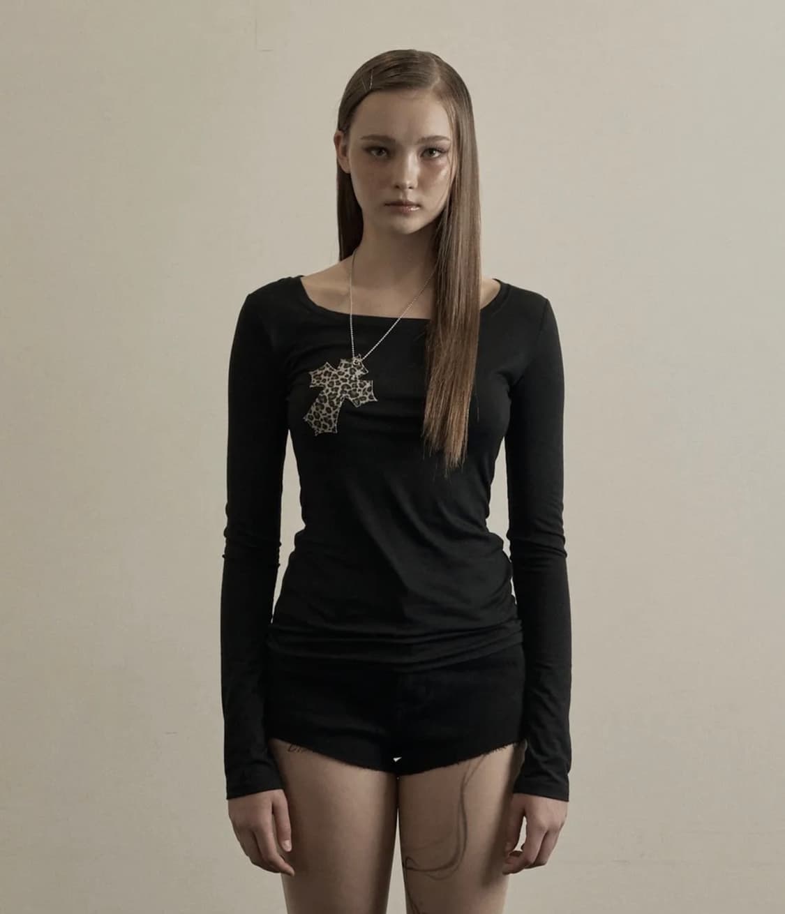 Black leopard cross necklace top 상품이미지1