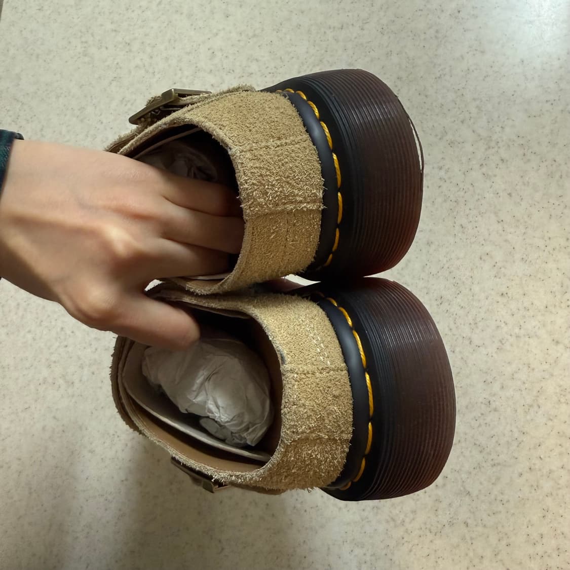 닥터마틴 아이샴 스웨이드 뮬 베이지 상품이미지5